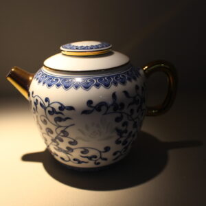 Rice-pattern decorated QinghuaCi Teapot