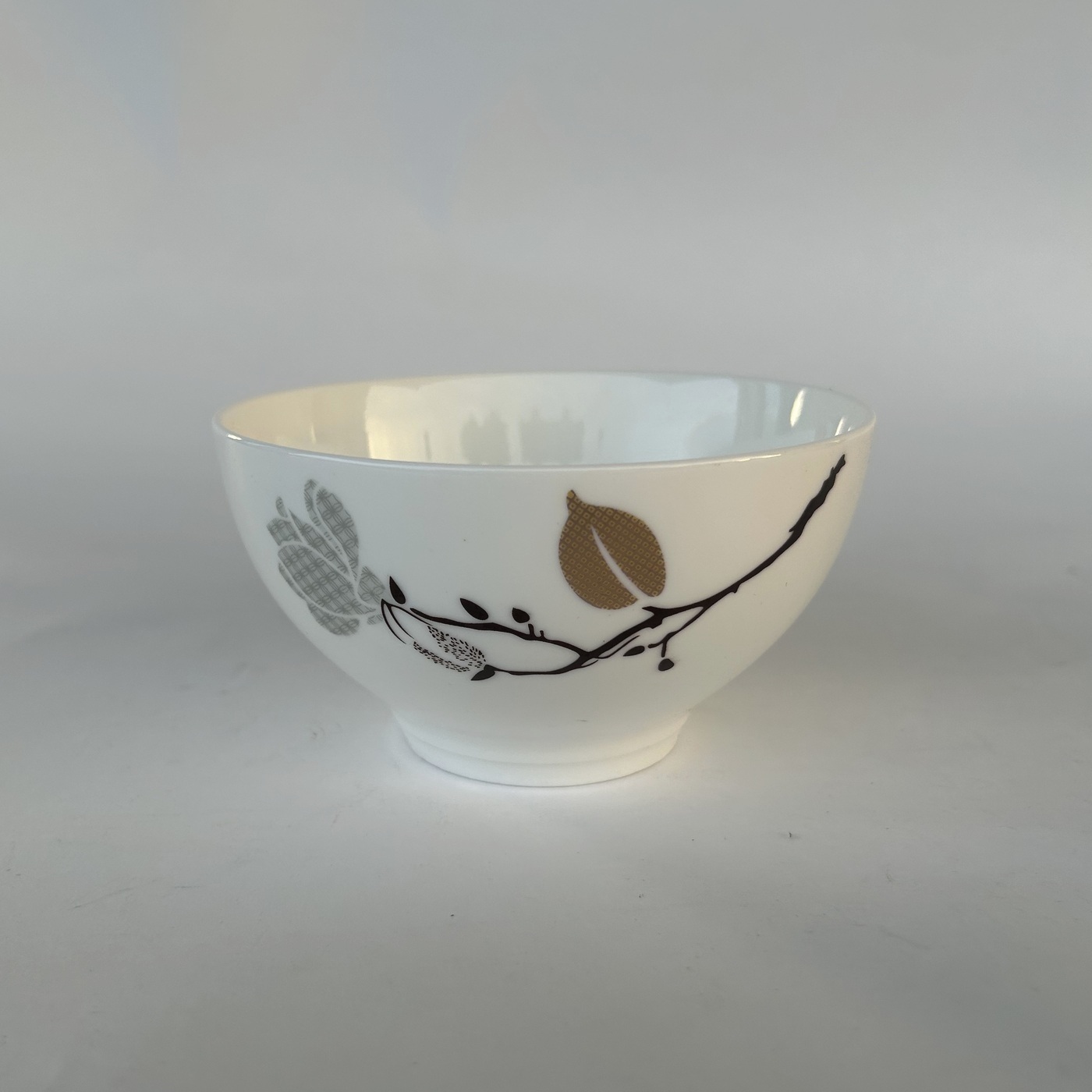 Set of 6 Ceramic Bowls with Golden Leaf Design