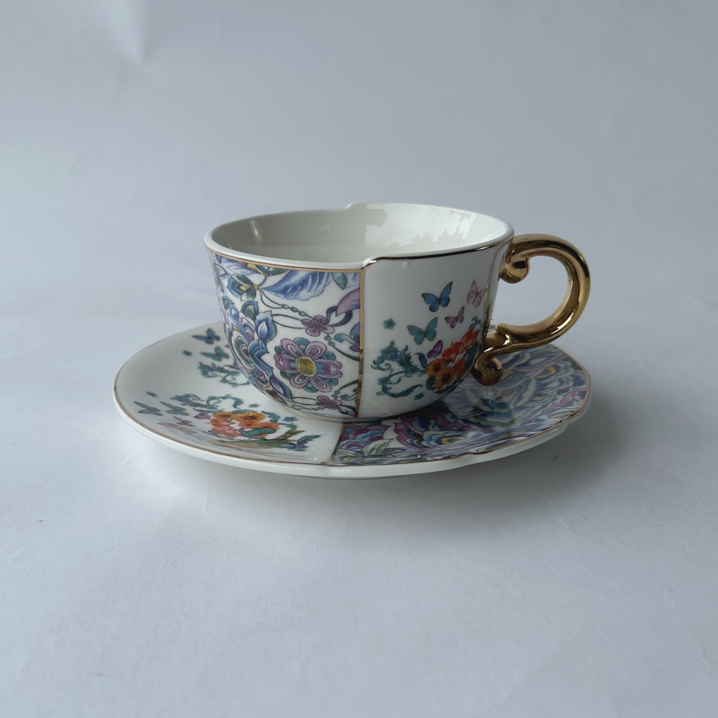 Ceramic coffee cup and saucer - Parrot Flower Style